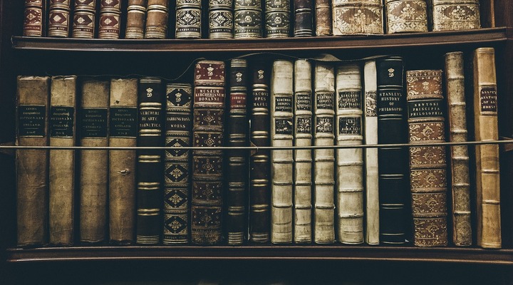 Books-2606859 1280
